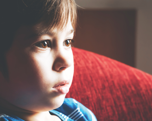 Enfant%20 %20 face%20aux%20image%20de%20guerre